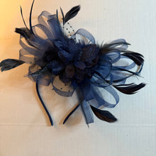 Load image into Gallery viewer, Fascinator hat with feathers / 12 different colors