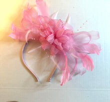 Load image into Gallery viewer, Fascinator hat with feathers / 12 different colors