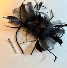 Load image into Gallery viewer, Fascinator hat with feathers / 12 different colors