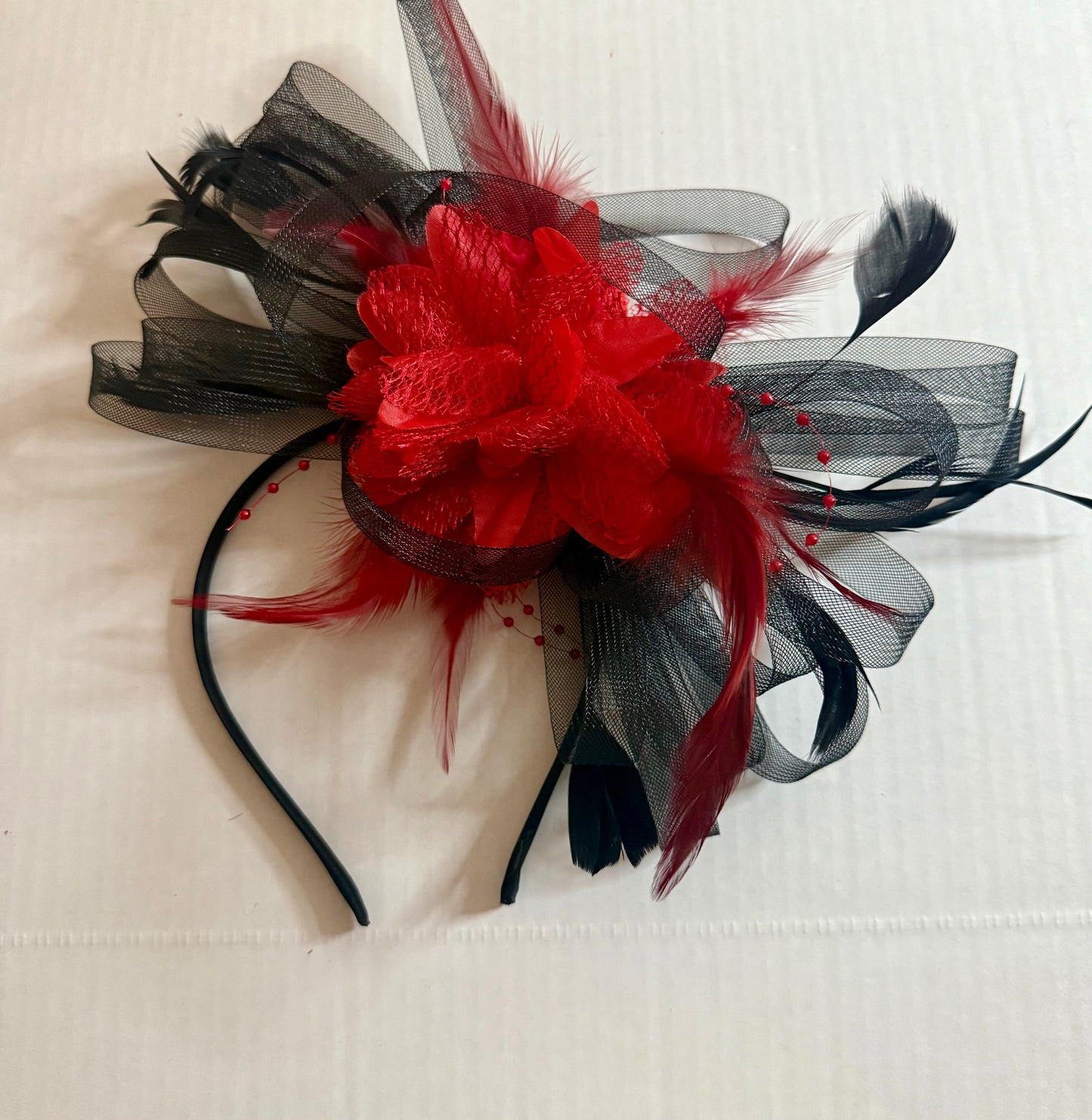 Fascinator hat with feathers / 12 different colors