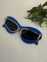 Load image into Gallery viewer, Women fashionable Sunglasses / 6 different colors / Cat Eye design