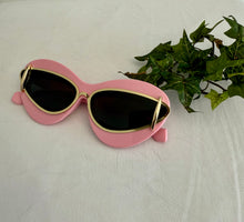 Load image into Gallery viewer, Women fashionable Sunglasses / 6 different colors / Cat Eye design