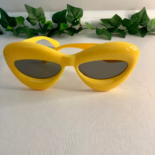 Load image into Gallery viewer, Bubble Cat eye Sunglasses
