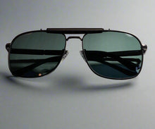 Load image into Gallery viewer, Men sunglasses HARDCORE emerald green lens
