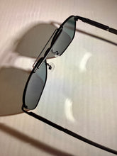 Load image into Gallery viewer, Men sunglasses HARDCORE emerald green lens
