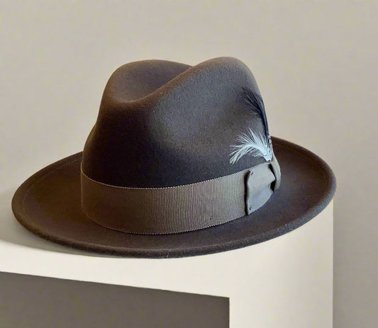 Short Brim gray hat with feather