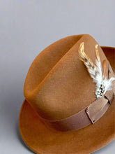Load image into Gallery viewer, Short Brim hat Cognac.
