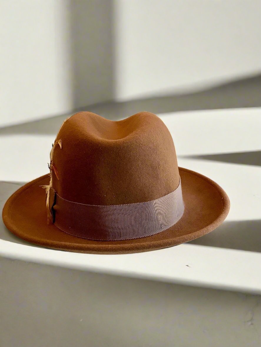 Short Brim hat Cognac.