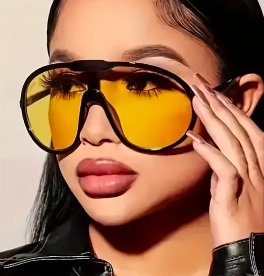 Oversized sunglasses / Yellow frames