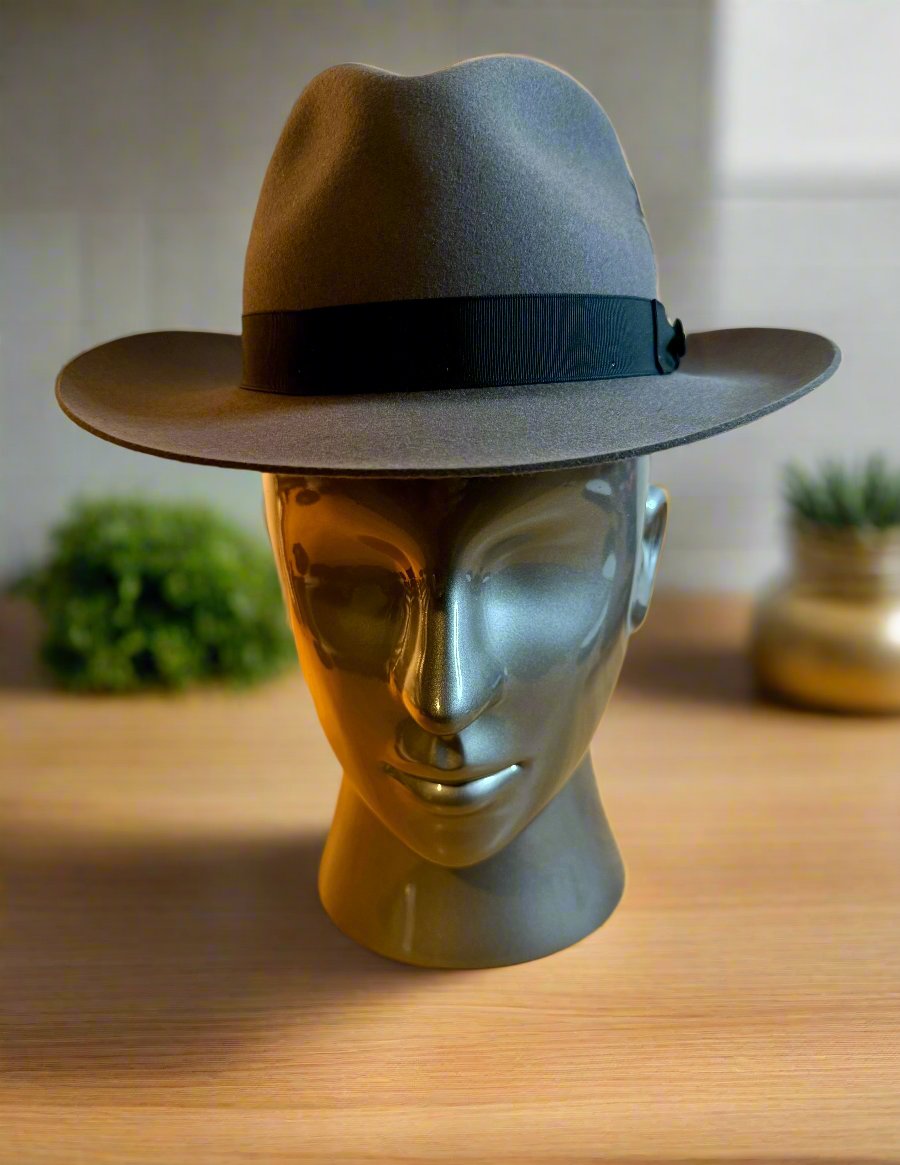 Man short brim hat / gray hat