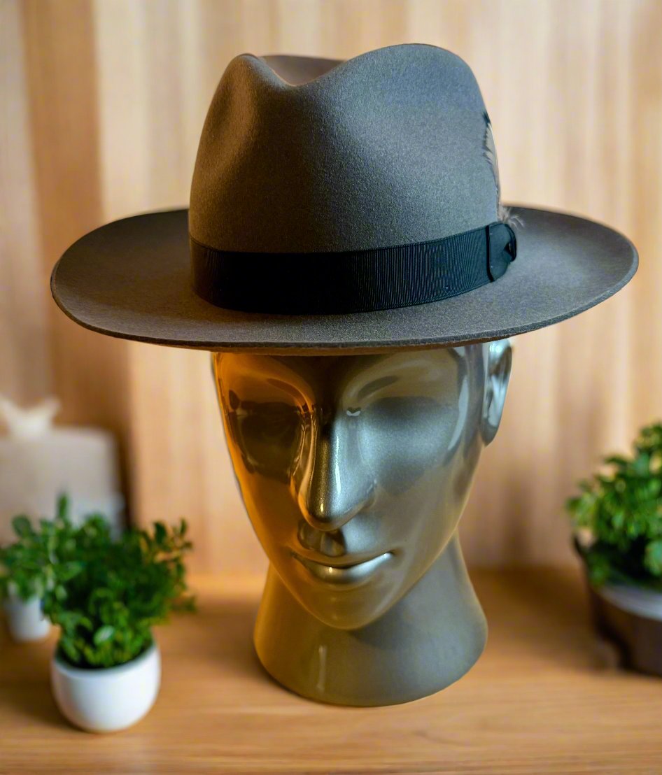 Man short brim hat / gray hat