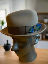 Load image into Gallery viewer, short brim hat / beige color
