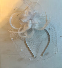 Load image into Gallery viewer, Fascinators with mesh veil / 11 different colors
