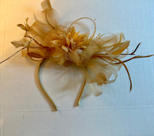 Load image into Gallery viewer, Fascinator hat with feathers / 12 different colors
