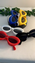 Load and play video in Gallery viewer, Bubble Cat eye Sunglasses

